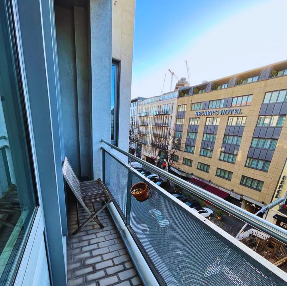 Großes Büro – Balkonblick